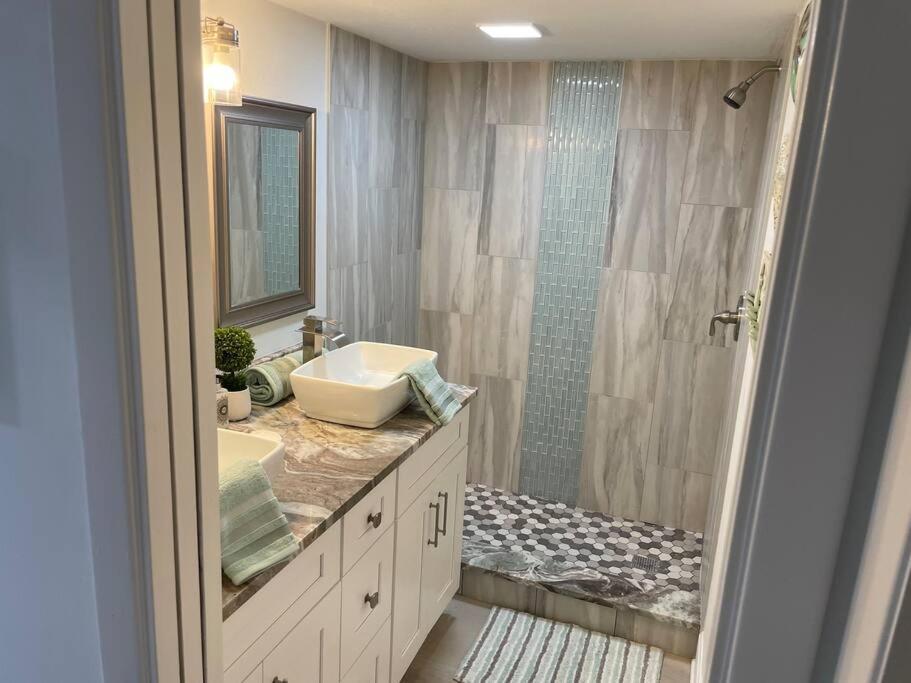 Beachfront Condo On Quiet Treasure Island- 1 Bed سانت بيتي بيتش المظهر الخارجي الصورة