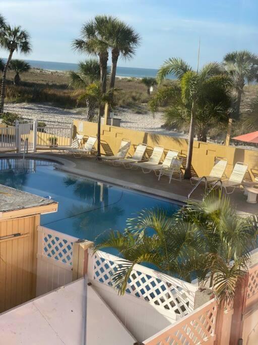 Beachfront Condo On Quiet Treasure Island- 1 Bed سانت بيتي بيتش المظهر الخارجي الصورة