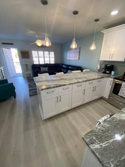Beachfront Condo On Quiet Treasure Island- 1 Bed سانت بيتي بيتش المظهر الخارجي الصورة
