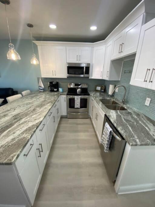 Beachfront Condo On Quiet Treasure Island- 1 Bed سانت بيتي بيتش المظهر الخارجي الصورة
