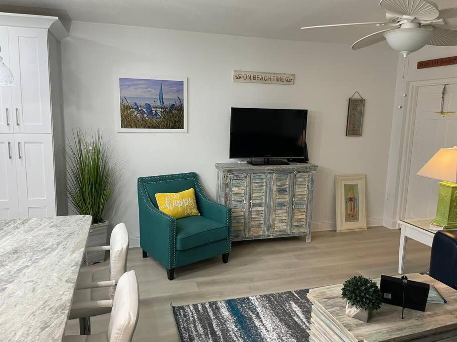 Beachfront Condo On Quiet Treasure Island- 1 Bed سانت بيتي بيتش المظهر الخارجي الصورة