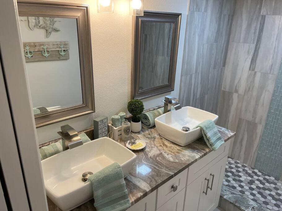 Beachfront Condo On Quiet Treasure Island- 1 Bed سانت بيتي بيتش المظهر الخارجي الصورة