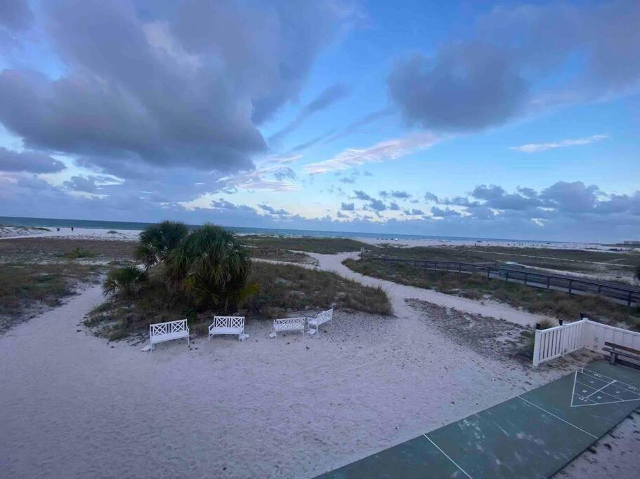 Beachfront Condo On Quiet Treasure Island- 1 Bed سانت بيتي بيتش المظهر الخارجي الصورة