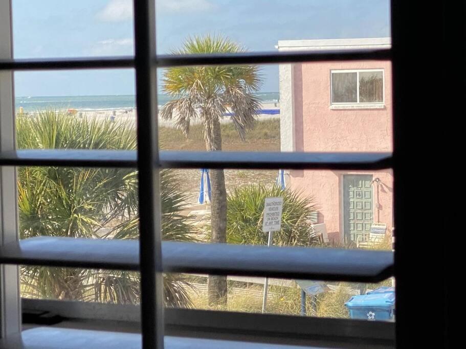 Beachfront Condo On Quiet Treasure Island- 1 Bed سانت بيتي بيتش المظهر الخارجي الصورة