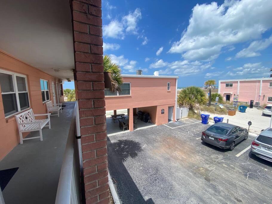 Beachfront Condo On Quiet Treasure Island- 1 Bed سانت بيتي بيتش المظهر الخارجي الصورة